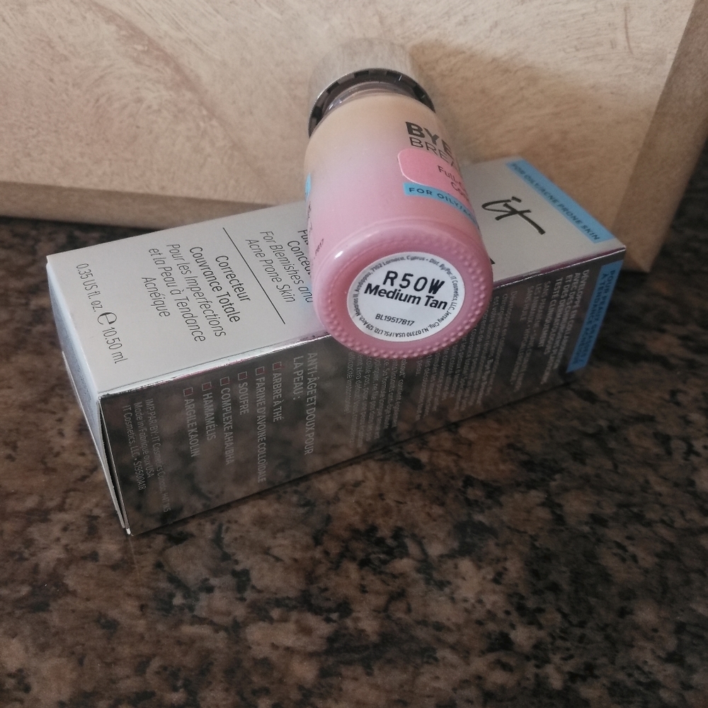 It Cosmetics Bye Bye Breakout Full Coverage Concealer AND Acne Treatment - Picture 4 of 5